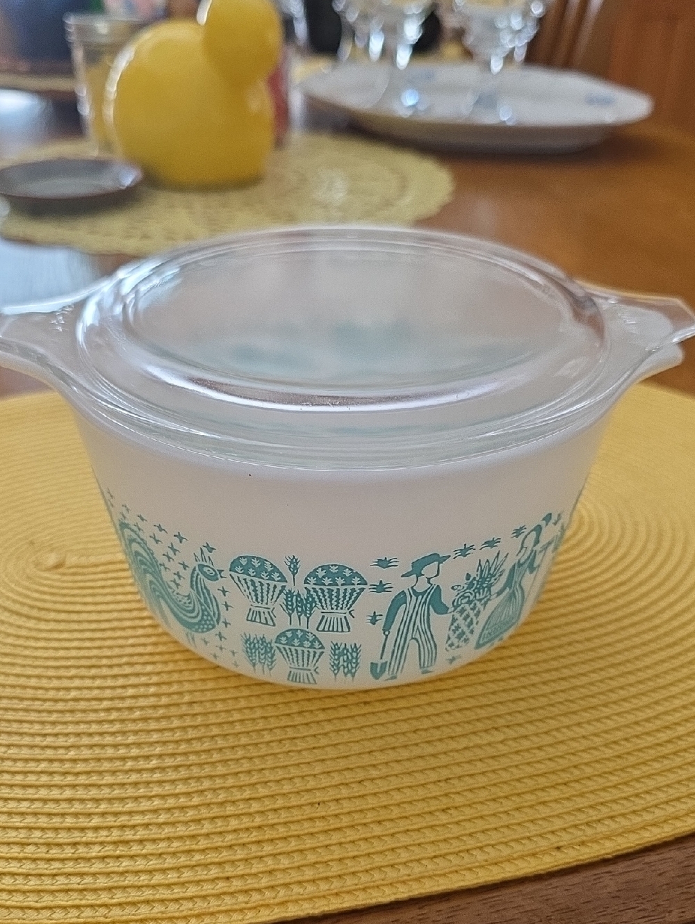 Vintage Pryex 1 Qt Amish Butterprint With Lid